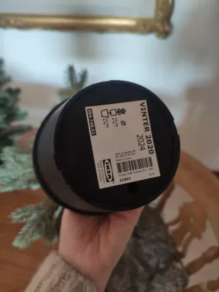 Due alberi di Natale artificiali