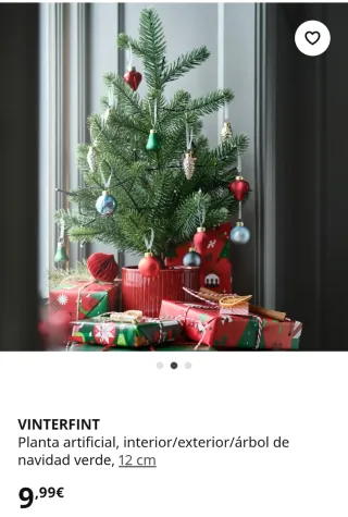 Due alberi di Natale artificiali