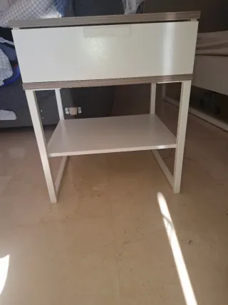 Struttura letto Ikea e 2 comodini
