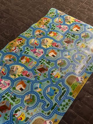 Alfombra de juego infantil con carreteras
