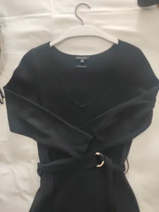 Vestido de punto negro con cinturón