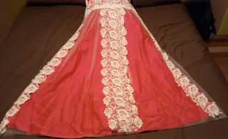 Vestido de fiesta rosa y blanco