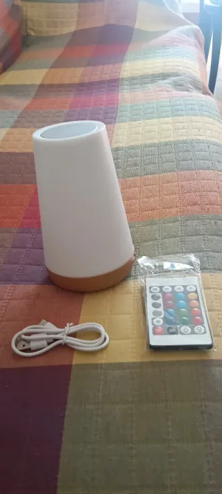 Lámpara LED de mesa con control remoto