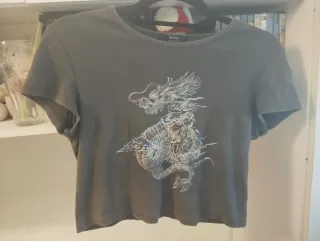 Bershka Camiseta Gris Estampado Dragón Talla S