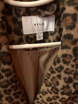 Abrigo estampado animal VILA Talla 36 pero es como