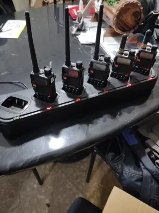 5 waltie talkires con su cargadores individuales