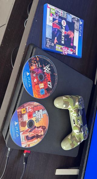 Consola PS4 Negra + 3 Juegos