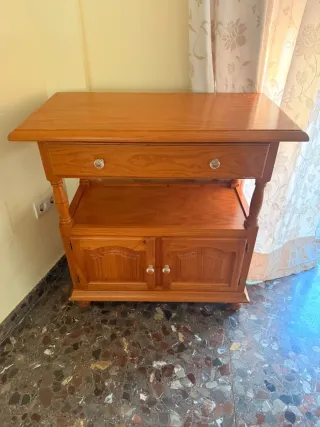 Muebles variados de madera de calidad
