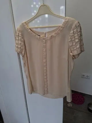 Blusa Escada manga corta beige .Seda natural