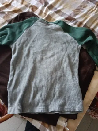2 Blusas (marrón y verde)