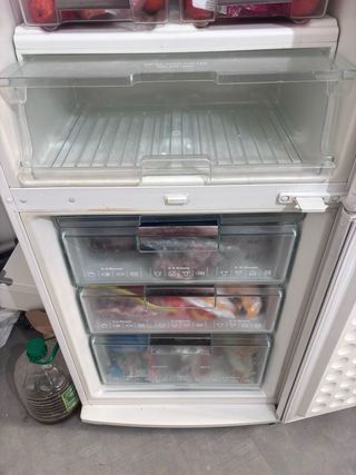 Urge- Nevera Siemens Blanca