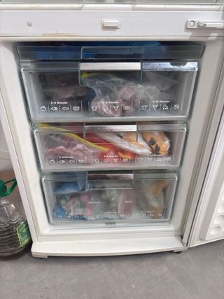 Urge- Nevera Siemens Blanca