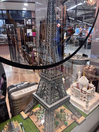 LEGO Torre Eiffel y LEGO Esquina Tudor