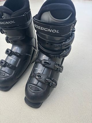 Botas y esquís de marca