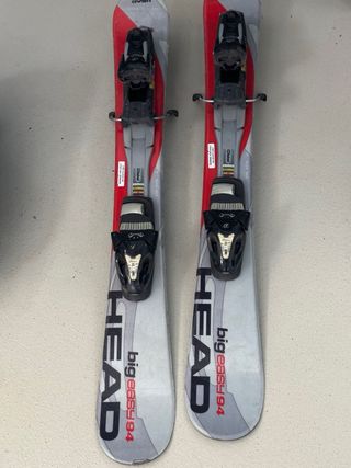 Botas y esquís de marca