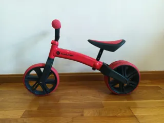 Bicicleta de equilibrio Yvolution Roja