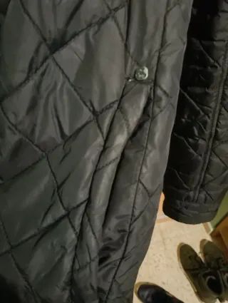 Abrigo acolchado moderno negro