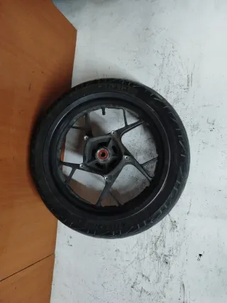 Llanta Yamaha Xmax 125 (2015)