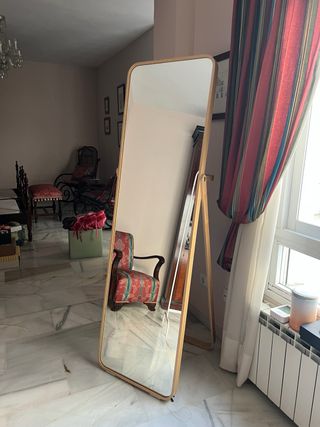 Espejo de pie, de madera madera de fresno. Ikea