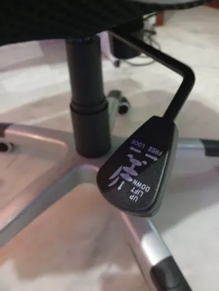 Silla de escritorio grande, está nueva.