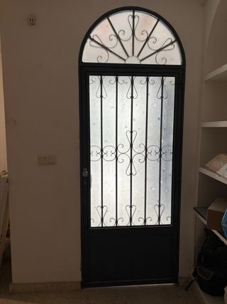 Puerta Hierro con Arco y Cristal