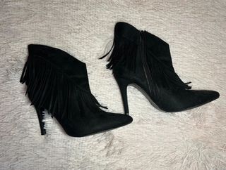 Botín de mujer con flecos