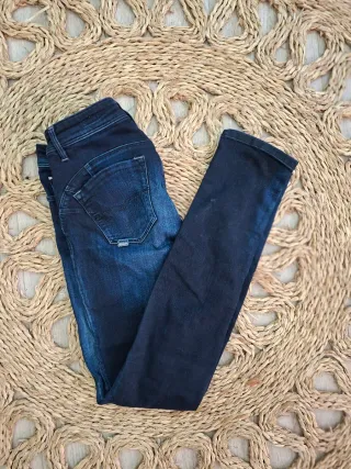 Pantalón vaquero mujer desgastado