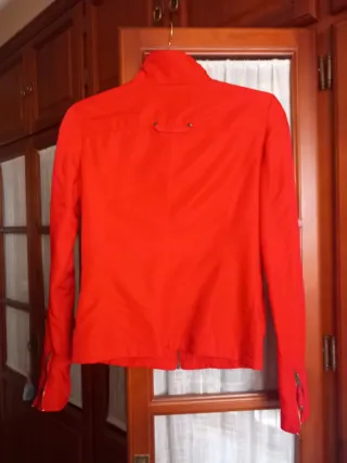 Cazadora roja mujer