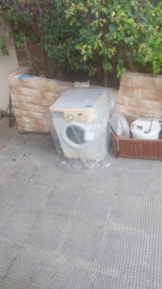 Lavadora blanca y beige