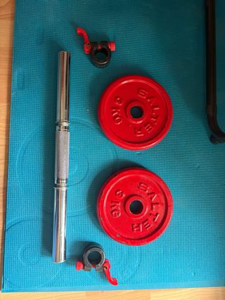 Barra mancuernas cromada (2kg) y 2 discos 3kg
