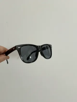 Occhiali da sole neri y2k con lenti UV