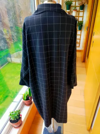 Abrigo largo cuadros blanco y negro