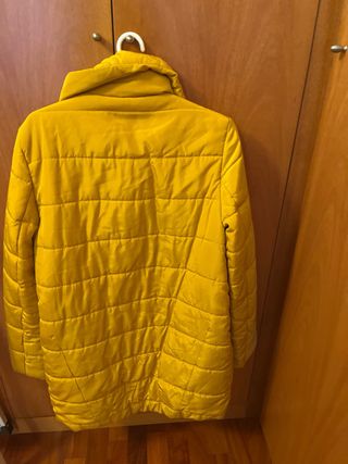 Chaqueta Stradivarius amarilla mostaza