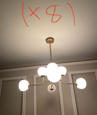 Lámpara de techo dorada con esferas