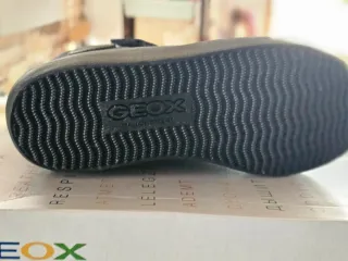 Zapatos Geox niño grises talla 30.