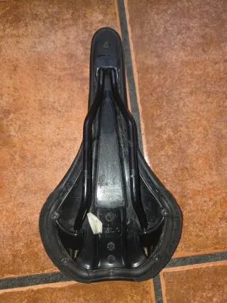 Sillín Commencal SuperVelos Negro