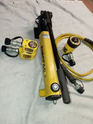 Bomba Hidráulica Enerpac(P392)Y Cilindro Enerpac.