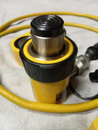 Bomba Hidráulica Enerpac(P392)Y Cilindro Enerpac.