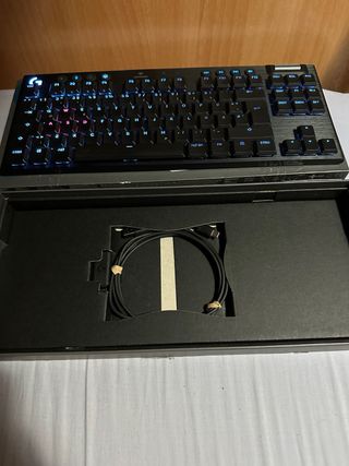 Teclado Logitech G915x TKL Inalámbrico