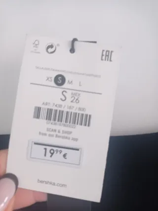 Top negro mangas abullonadas