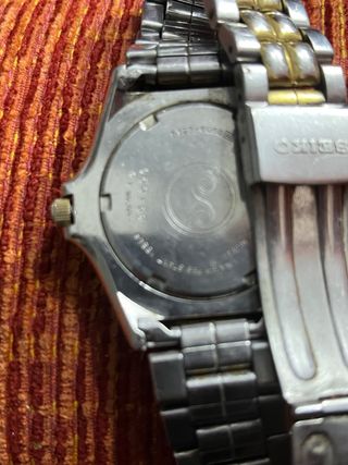 Reloj Seiko Quartz Dorado y Plateado