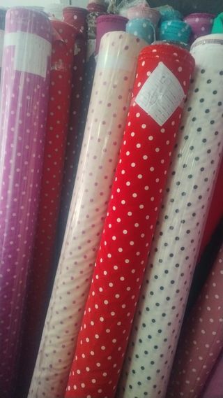 Tela popelín lunares flamenca por metro