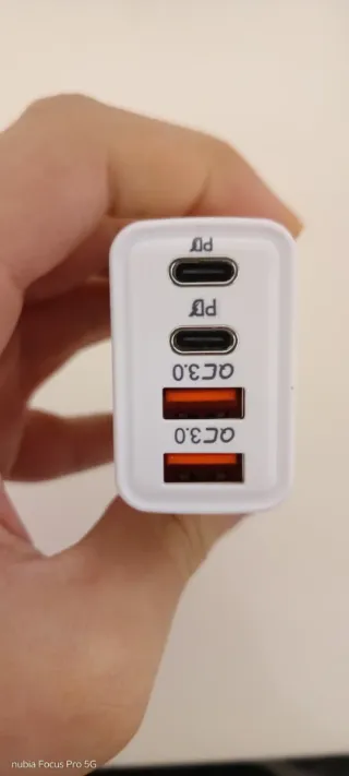 2 Cargadores 120W y 2 Cables USB-C.