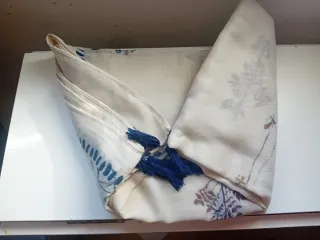 Pañuelo estampado floral azul y beige