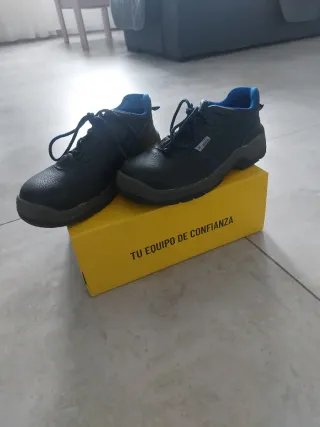 Botas de seguridad negras y azules