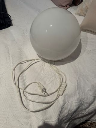 Lámpara de mesa IKEA FADO blanca