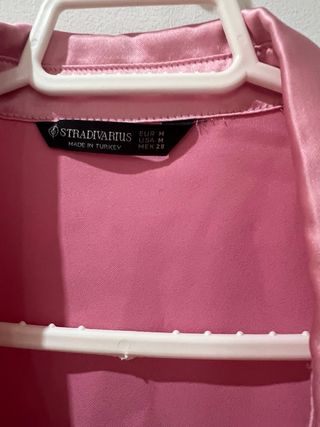 Camisa corta Stradivarius rosa manga larga