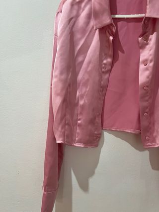 Camisa corta Stradivarius rosa manga larga
