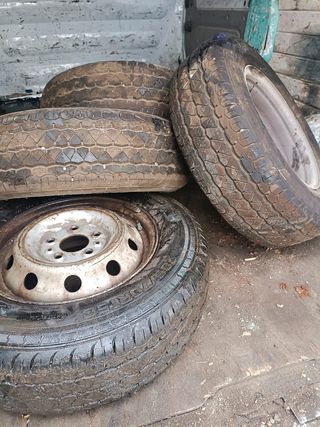 Neumático 205/70R15