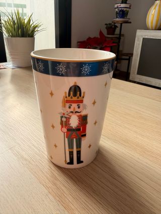 Taza porcelana Cascanueces